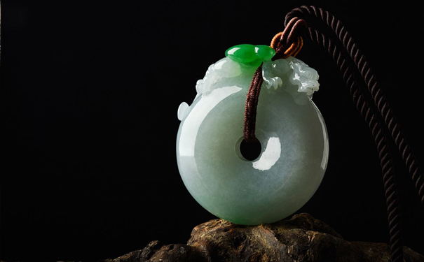 翡翠吊坠的价格