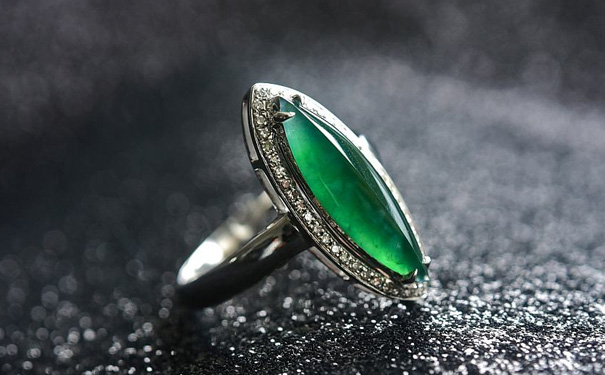 翡翠戒指展示