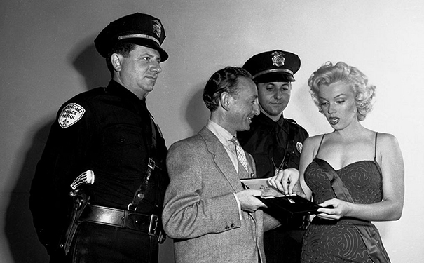 Christie's 纽约以29.7万美元成交