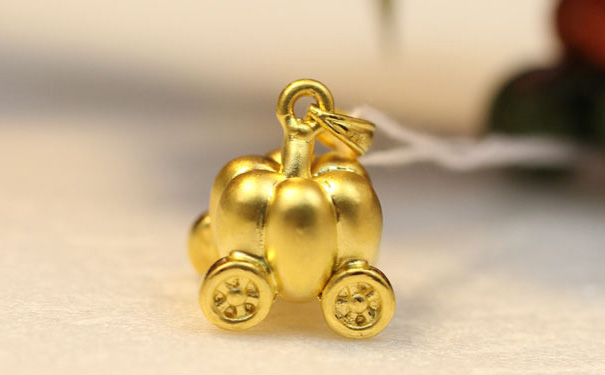 金吊坠