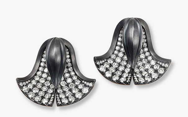 Lotus 银质耳钉，by Hemmerle 