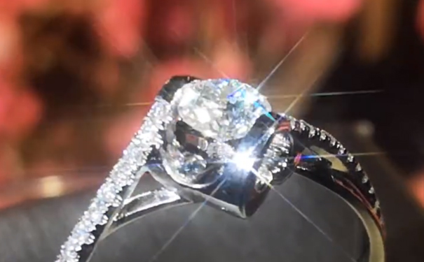 影响钻石火彩的因素