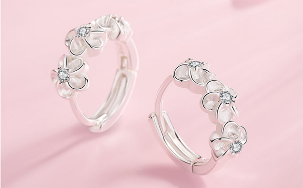 是不是银首饰都便宜