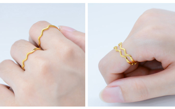 波纹款式的黄金戒指