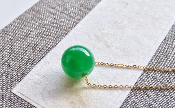 翡翠吊坠多少钱