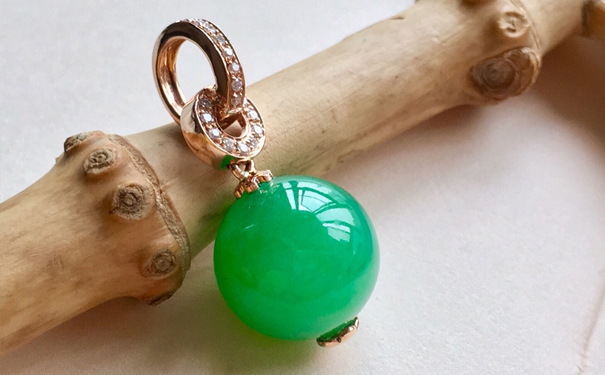 翡翠吊坠多少钱