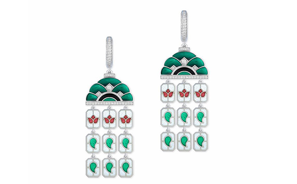 Samarkand 白金耳坠，by Ilgiz F.  镶嵌圆形切割钻石，绘有彩色珐琅。