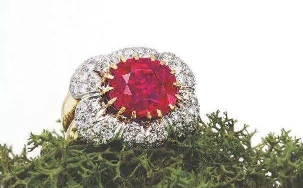 卡地亚7.79克拉「缅甸抹谷」天然红宝石配钻石戒指