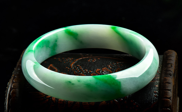 阳绿翡翠翡翠手镯