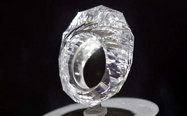 全球第一枚「全钻石戒指」由巴西出产的天然钻石切割而成