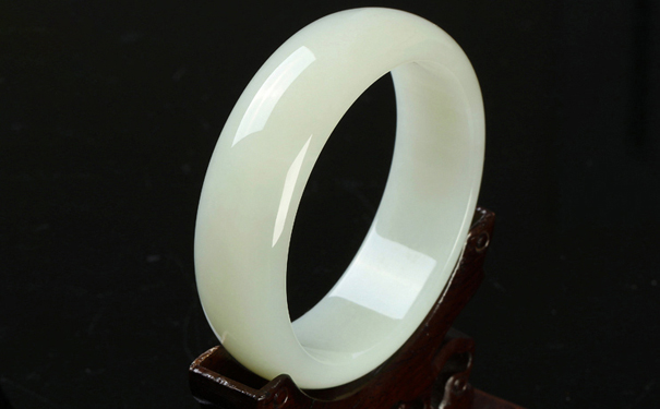 翡翠和玉是一样的吗