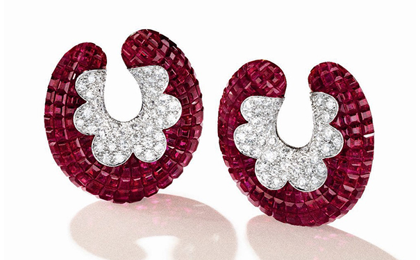 『Lot 357』红宝石耳钉，by Van Cleef & Arpels  估价：10万-15万美元