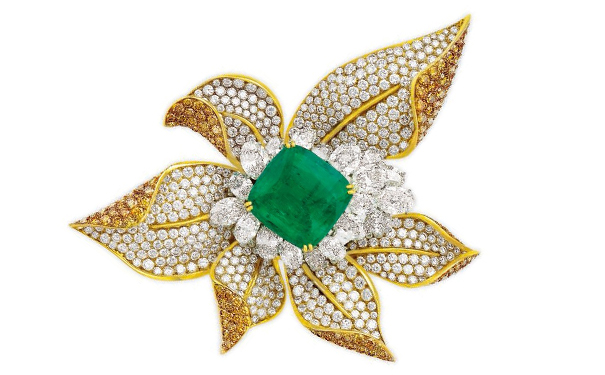 『Lot 323』祖母绿胸针，by Fred  估价：25万-35万美元