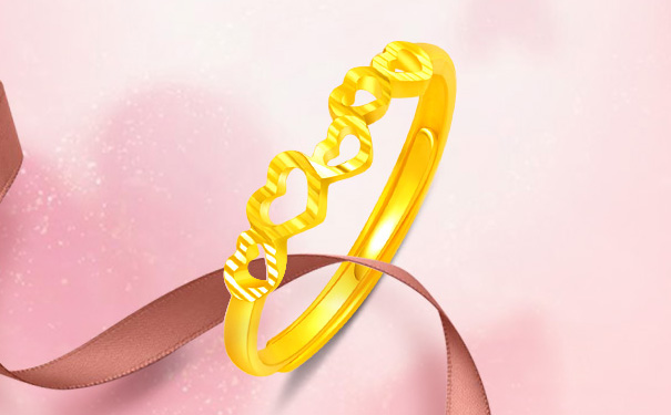 镂空爱心黄金戒指