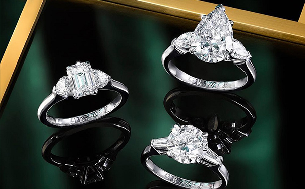 1.21ct的祖母绿型切割钻石