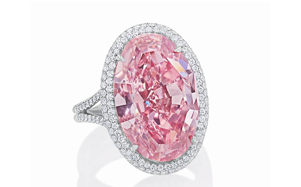 「Pink Promise」粉钻  单克拉价格：217.6万美元  拍场：2017年11月，Christie's 香港  重14.93ct，达到 Fancy Vivid Pink 色级，VVS1 净度级别。
