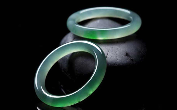 翡翠佩戴季节的选择