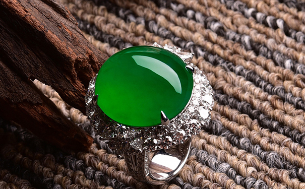 圆形翡翠戒指