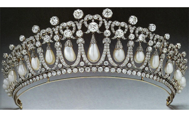 英国的「Cambridge Lover's Knot」王冠