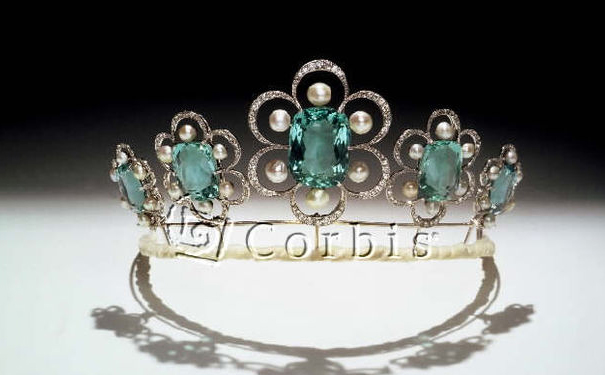 肯特公爵家族绿宝石珍珠王冠