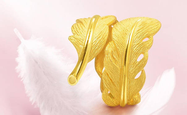 爱情密语羽毛黄金戒指/价格：3880元