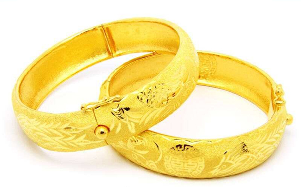 在巴中黄金手镯多少钱