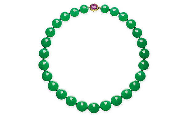 翡翠也是东方比较有代表性的一种珠宝