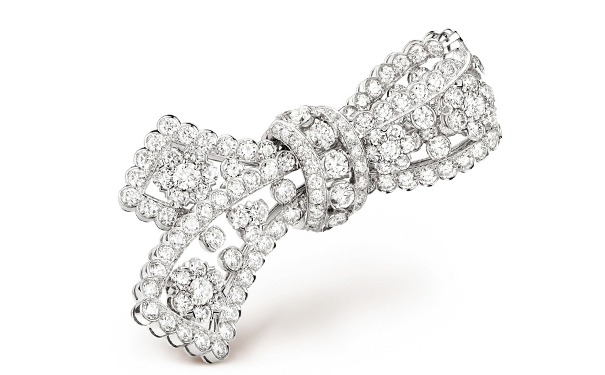 钻石雪花铂金胸针