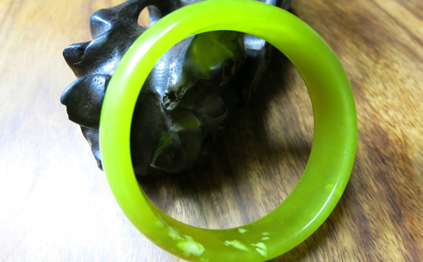 苹果绿蓝田玉手镯