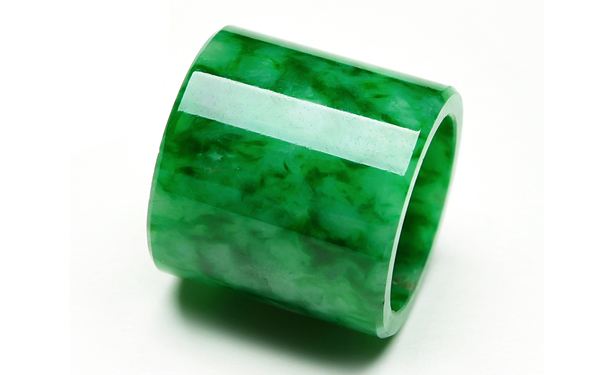 翡翠贵是因为开采的成本高