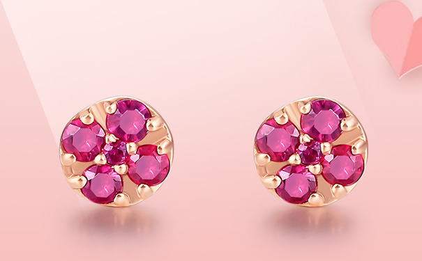 彩色宝石种的红宝石耳钉