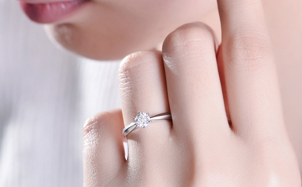 没结婚戴戒指的选择