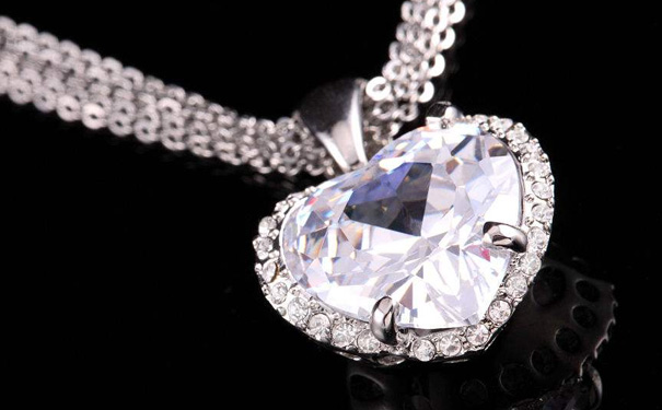 钻石吊坠展示 钻石吊坠展示