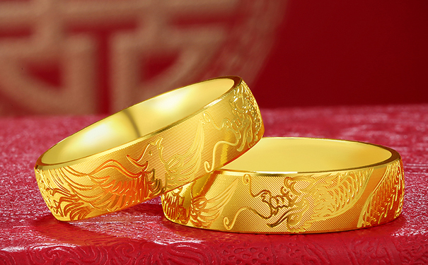 中国的黄金首饰都喜欢选用花朵元素