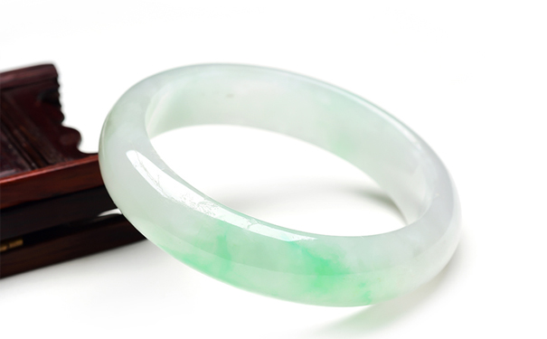 a货翡翠手镯有几百元的吗