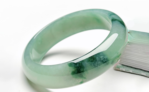 在巴中a货翡翠手镯几百元能买到吗