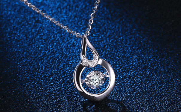 圣诞节日送什么礼物给女朋友合适