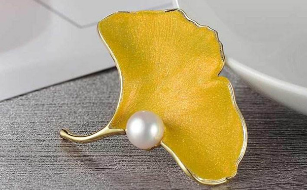 银杏叶珍珠胸针