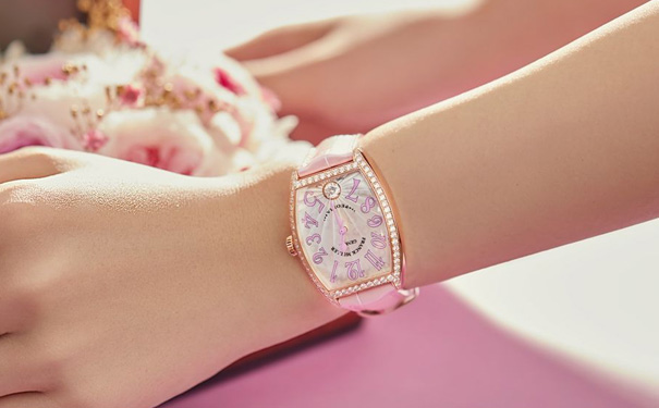 品牌联合推出的特别款腕表