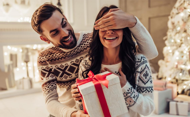 圣诞节日送什么礼物给女朋友合适