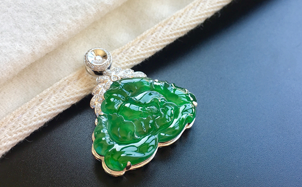 绿翡翠吊坠最贵是原因