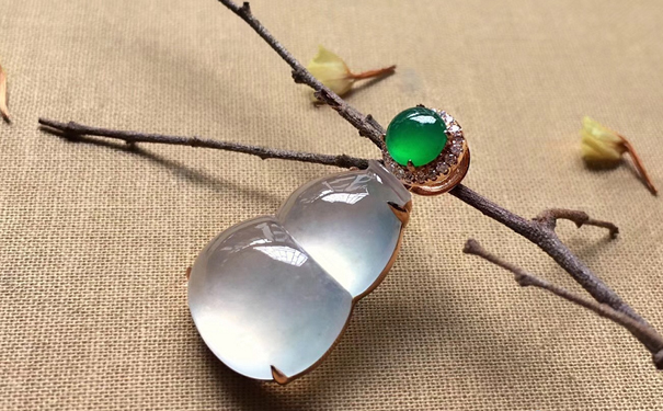 无色透明的翡翠的价值