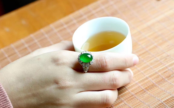 一枚翡翠戒指要多少钱