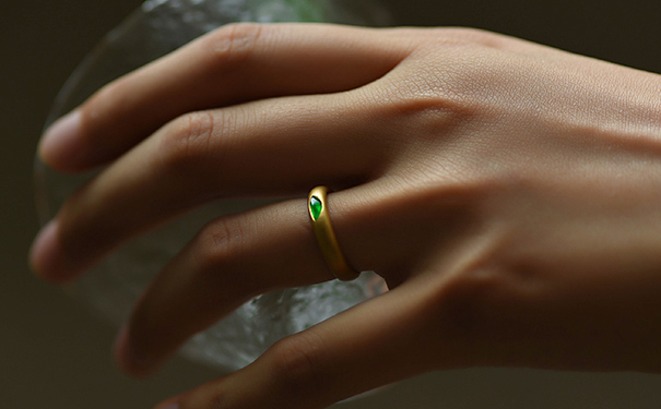 巴中一枚翡翠戒指要多少钱