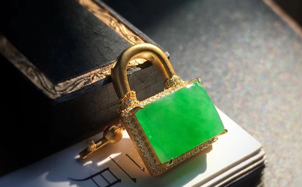 绿色的玉牌是价值最高的？