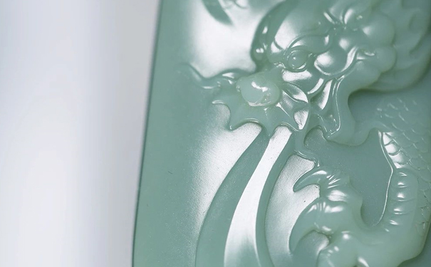 瓷白（偏白色）