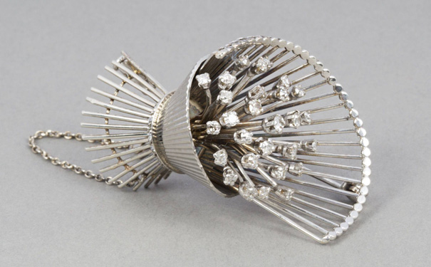 德西尔珠宝解答ij色钻石为什么不能买