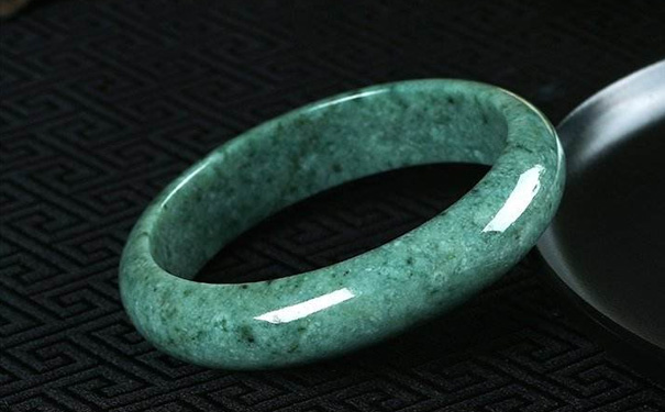 豆种翡翠手镯
