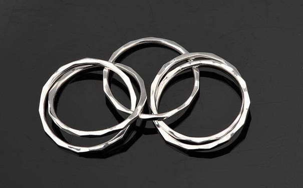 2019年买纯银戒指多少克的比较好？