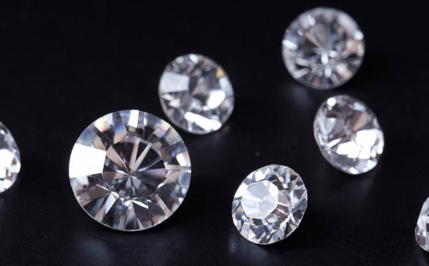 德西尔珠宝教你裸钻怎么选，还怕买不到好钻石